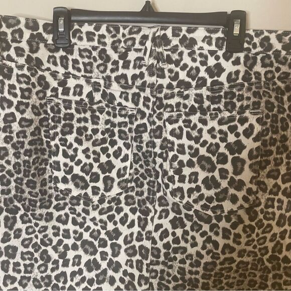 Good American Leopard Raw Hem Mini Skirt Size 18 | Curve-Hugging Statement Denim - Picture 7 of 14